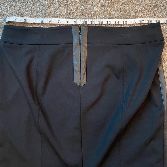 Bisou Bisou Black Skirt w/leather-like strips on the sides & the zipper, Size 14 - Picture 5 of 15